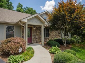 404 Hidden Meadow Dr, Hendersonville, NC 28792