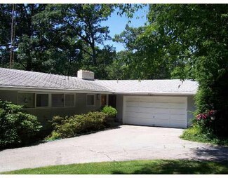 1245 Oak Ridge Dr, South Bend, IN 46617