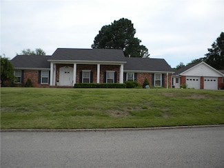 1409 E Oaks Manor Dr, Fayetteville, AR 72703