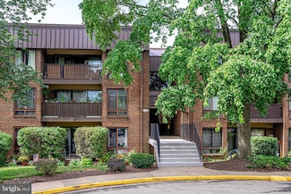 134 Roberts Ln Unit 302, Alexandria, VA 22314