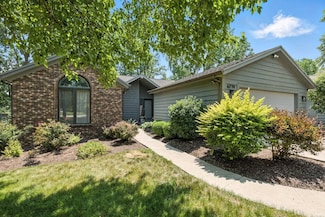 6719 W Canal Pointe Ln, Fort Wayne, IN 46804