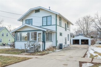 421 1st St S, Newton, IA 50208