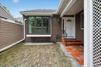 23 Collins Terrace, Saratoga Springs, NY 12866