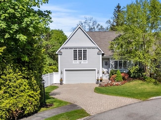 9 Chatham Cir, North Andover, MA 01845