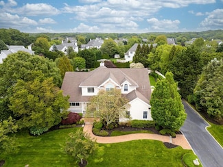 134 Elmwood Dr, Dix Hills, NY 11746