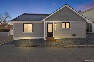 223 Lookout Ln, Lake Orion, MI 48362