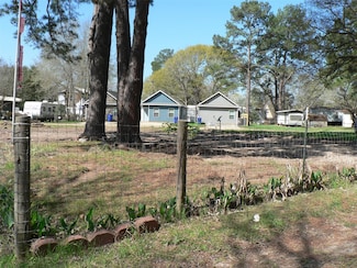 9090 Marigold St, Willis, TX 77318