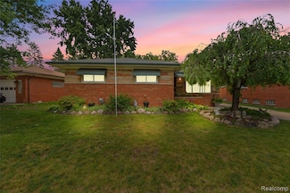 26714 Dover Ct, Warren, MI 48089