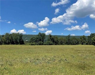 8730 Brown St, Slatington, PA 18080