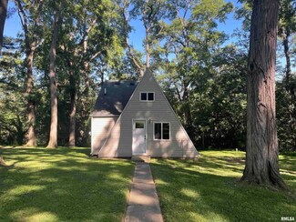 1926 N Thirteen Club Dr, Peoria, IL 61604