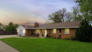 605 S 3rd St, Fisher, IL 61843