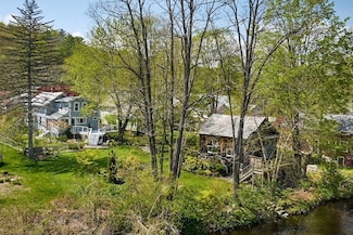 54 Water St, Leeds, MA 01053