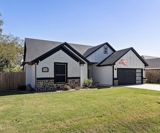 929 Cope St, Midlothian, TX 76065