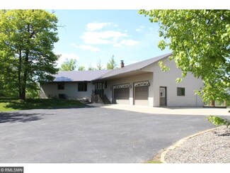 34510 Cranberry Ln, Cohasset, MN 55721