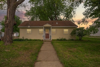 813 Carlton Ave, Faribault, MN 55021