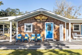 182 Lewistown Rd, Beaufort, NC 28516