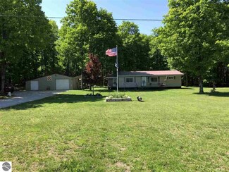 8386 Twin Lake Rd NE, Mancelona, MI 49659