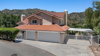 8838 Chatlake Dr, Canoga Park, CA 91304