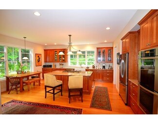 15 Cross Rd, Blandford, MA 01008