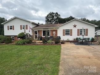 1895 Sandy Cir, Newton, NC 28658
