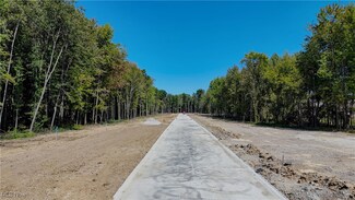 2858 Rocky Ridge Dr, Westlake, OH 44145