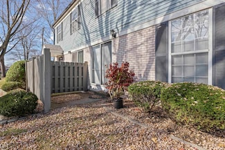 24692 N Meadow Dr Unit 9 / 3, Harrison Township, MI 48045