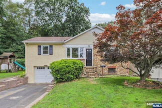 363 Amherst St, Wyckoff, NJ 07481