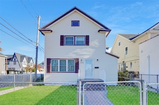 246 Main St, Hempstead, NY 11550