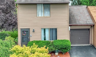 18 Larch Ct, Fishkill, NY 12524