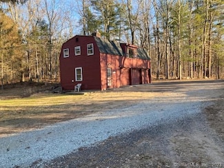 43 Schoolhouse Ln, East Hampton, CT 06424