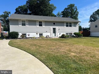 14 Centennial Ct, Sicklerville, NJ 08081