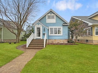 404 S 18th St, Escanaba, MI 49829