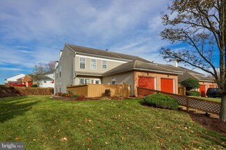 208 Winding Hill Dr, Lancaster, PA 17601