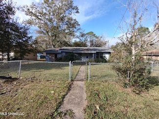 4513 Pine St, Moss Point, MS 39563