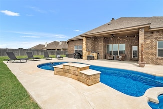 502 Oak Dr, Troy, TX 76579