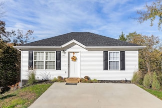 393 Walnut St, Hollister, MO 65672