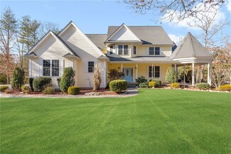 10 Shady Grove Rd, Hope Valley, RI 02832