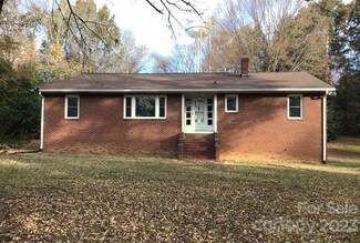 648 Knollwood Cir, Albemarle, NC 28001