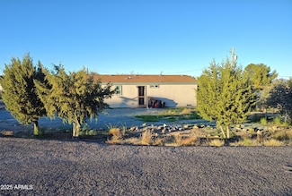16125 S Apache Dr, Mayer, AZ 86333