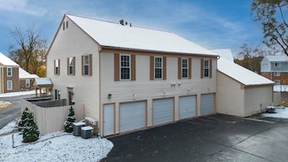 276 1st St Unit 12, Rochester, MI 48307