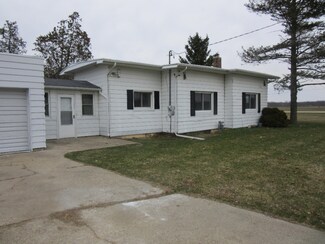 31100 Crystal Springs St, Dowagiac, MI 49047