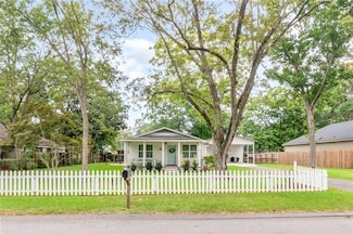 958 Pinemont Dr, Mobile, AL 36609