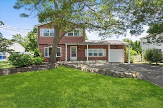 197 Maple St, Medford, NY 11763