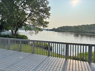 39 Stehr St, Branchville, NJ 07826