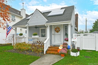 2704 Beach Dr, Merrick, NY 11566