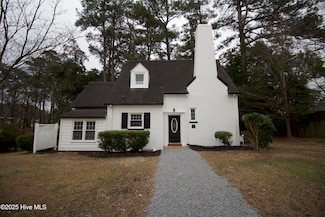 705 Bolling Rd, Roanoke Rapids, NC 27870