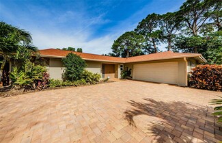 1079 Serpentine Dr S, Saint Petersburg, FL 33705