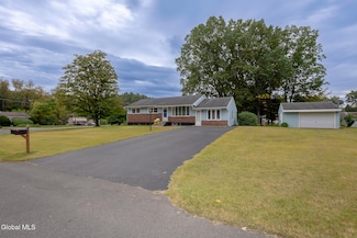 31 St Jude Ln, Schenectady, NY 12302