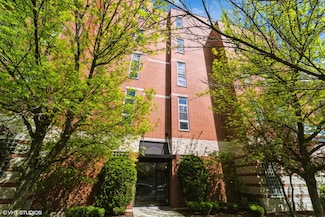 949 N Willard Ct Unit 302, Chicago, IL 60642