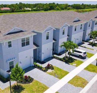 675 SE Lake Falls St, Port Saint Lucie, FL 34984